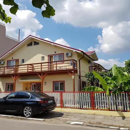 Проживание в семье Casa Gabriela *